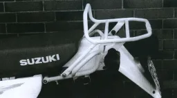 Tube Topcasecarrier - noir pour Suzuki DR 125 SE