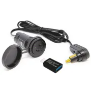 Câble USB pour sacoche de réservoir avec double chargeur (2 ports USB-C), adaptateur USB-A et fiche coudée pour prise DIN.